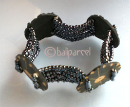 Bracelet With  Coconut And Glass Bead