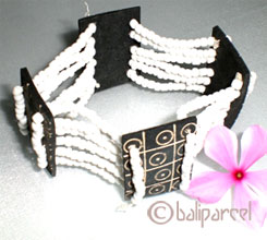 Bracelet With  Coconut And Glass Bead