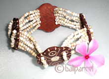 Bracelet With  Coconut And Glass Bead