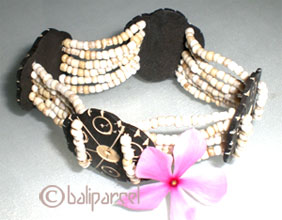Bracelet With  Coconut And Glass Bead
