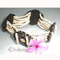 Bracelet With  Coconut And Glass Bead