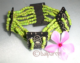 Bracelet With  Coconut And Glass Bead