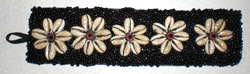 Bracelet With Shell And Glassbead