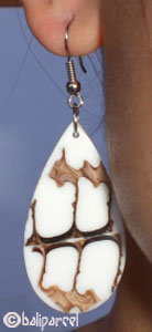 Earring, Synthetic Resin Inlaid With Shell