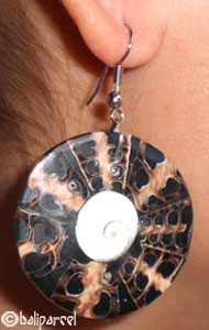 Earring, Synthetic Resin Inlaid With Shell
