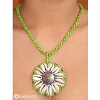 Necklaces With Shell And Glassbead