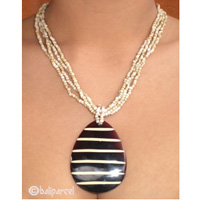 Necklaces With Shell And Glassbead
