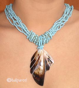 Necklaces With Shell And Glassbead