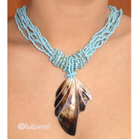 Necklaces With Shell And Glassbead