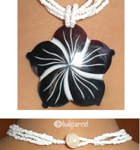 Necklaces With Shell And Glassbead