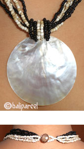 Necklaces With Shell And Glassbead