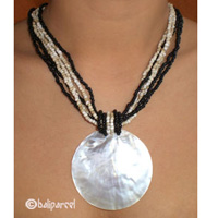 Necklaces With Shell And Glassbead