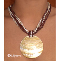 Necklaces With Shell And Glassbead