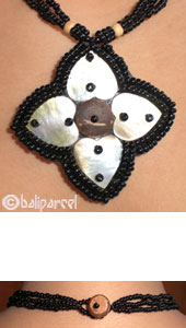 Necklaces With Shell And Glassbead