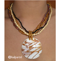 Necklaces With Shell And Glassbead