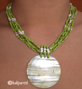 Necklaces With Shell And Glassbead