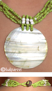 Necklaces With Shell And Glassbead