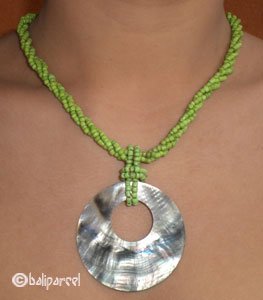 Necklaces With Shell And Glassbead