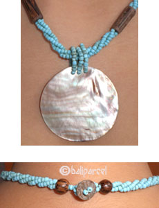 Necklaces With Shell And Glassbead