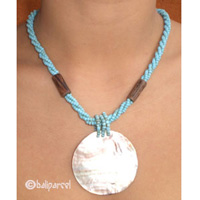 Necklaces With Shell And Glassbead