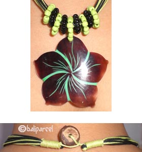 Necklaces With Shell And Glassbead
