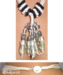 Necklaces With Shell And Glassbead