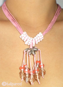 Necklaces With Shell And Glassbead