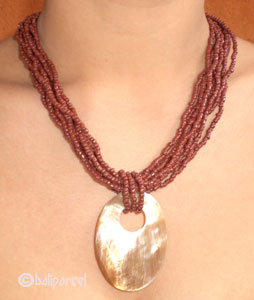 Necklaces With Shell And Glassbead
