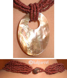 Necklaces With Shell And Glassbead