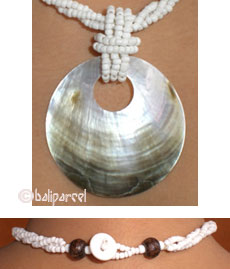 Necklaces With Shell And Glassbead