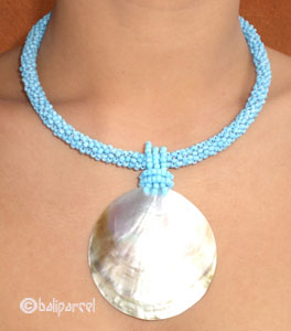 Necklaces With Shell And Glassbead