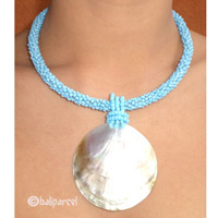 Necklaces With Shell And Glassbead