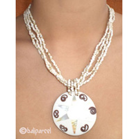 Necklaces With Shell And Glassbead