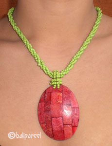 Necklaces With Shell And Glassbead