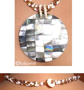 Necklaces With Shell And Glassbead