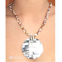 Necklaces With Shell And Glassbead
