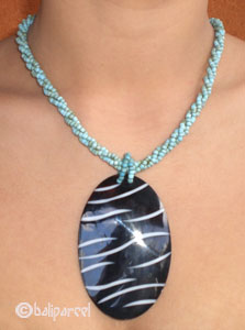Necklaces With Shell And Glassbead