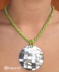 Necklaces With Shell And Glassbead