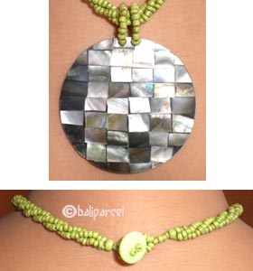 Necklaces With Shell And Glassbead