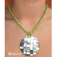 Necklaces With Shell And Glassbead