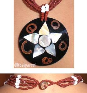 Necklaces With Shell And Glassbead