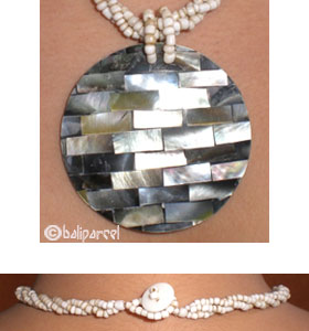 Necklaces With Shell And Glassbead
