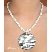 Necklaces With Shell And Glassbead