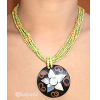 Necklaces With Shell And Glassbead