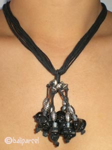 Necklaces With Shell And Glassbead