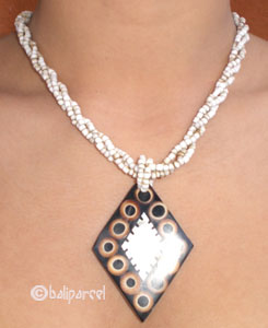 Necklaces With Glassbead And Bamboo Inlaid Resin 