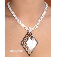 Necklaces With Glassbead And Bamboo Inlaid Resin 