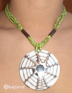 Necklaces With Coconut And Glassbead