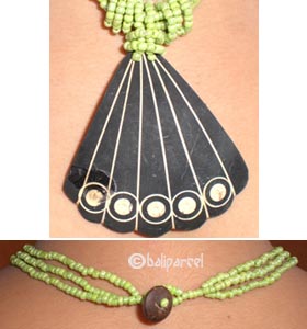 Necklaces With Coconut And Glassbead