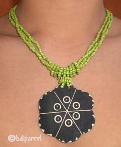 Necklaces With Coconut And Glassbead
